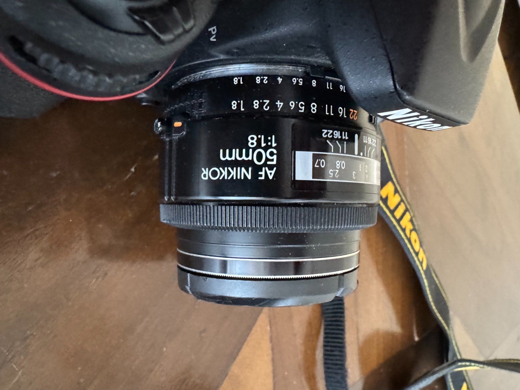 Nikon Fotocamera: Nikon D7100 inkl. 50mm Objektiv und Stativ – Usato da Luzern venduto da Compi 2