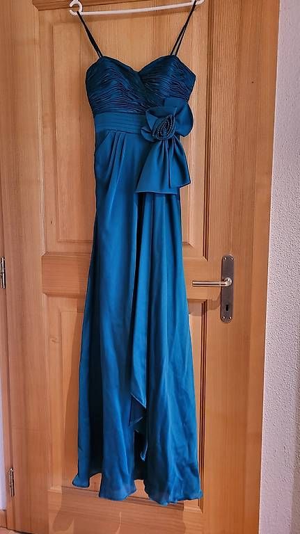 Vestiti: Abendkleid türkis 36 – Usato da Muolen venduto da Simi897