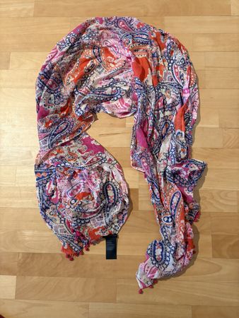 Tommy Hilfiger scarf