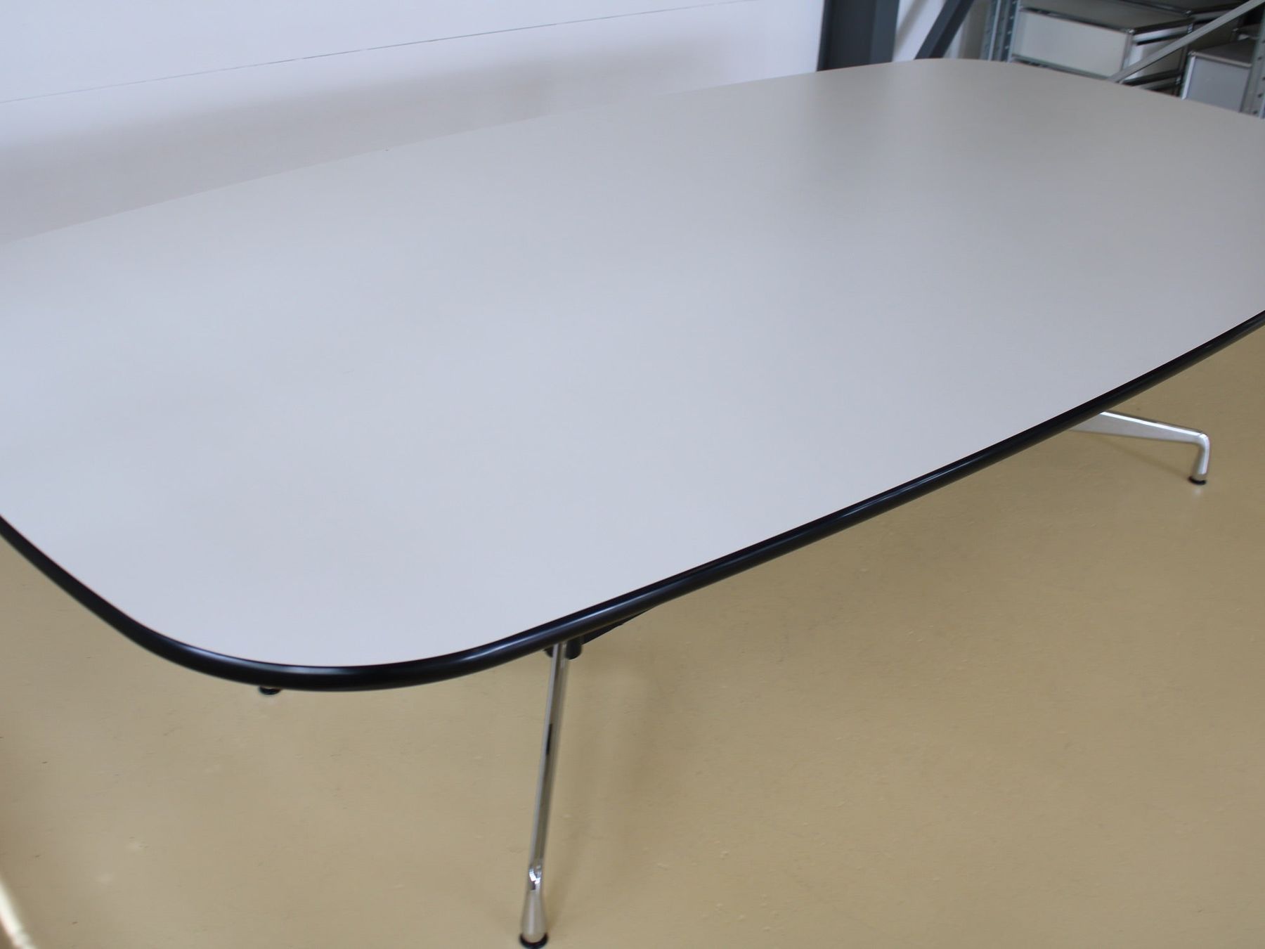 Vitra Tische: Eames Segment Table von Vitra | Weiss | 273cm – Gebraucht aus Meinisberg von atelier_TILIJA 2