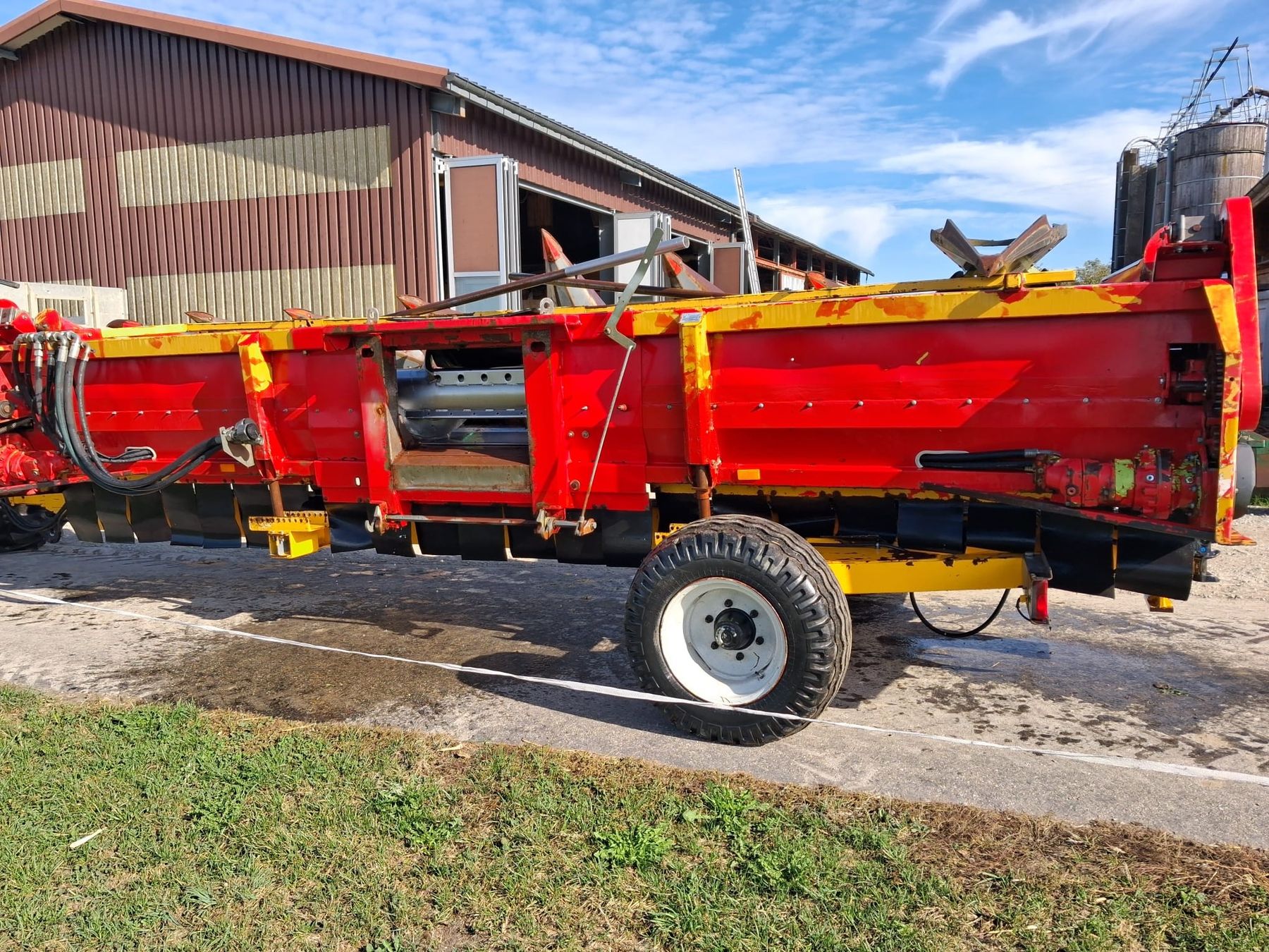 Toutes les machines: Maispflücker / Maisgebiss / Feldhäcksler  – D'occasion à Seuzach par hri_xlg8 5