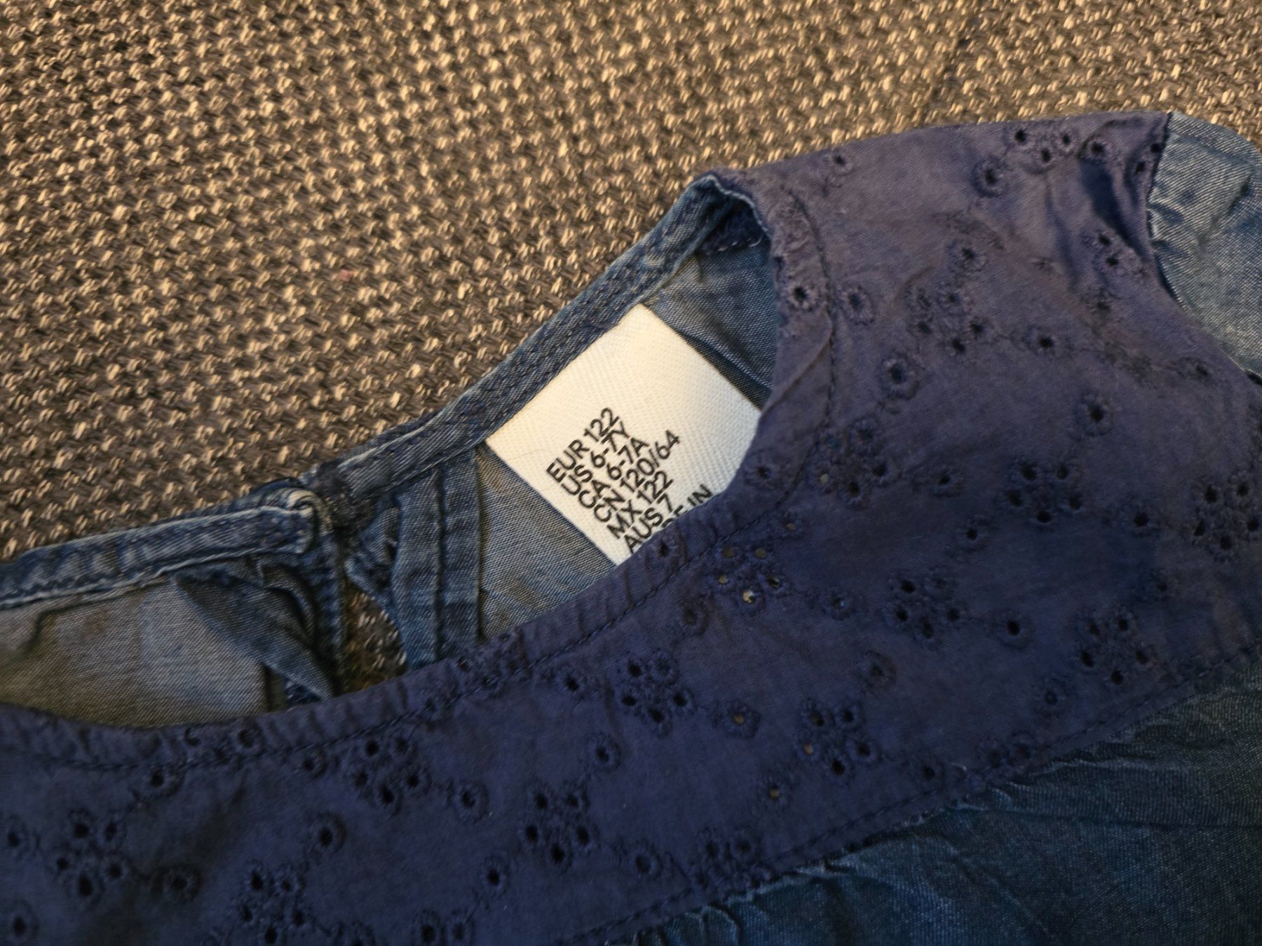 Blusen, T-Shirts & Tops: Bluse Grösse 122 – Gebraucht aus Büttikon AG von Amineah 1