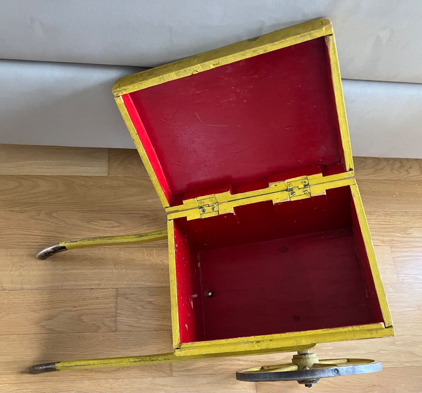 Giocattoli: Antiker gelber Post Handwagen aus Holz – Usato da Zürich venduto da Kue_Zuerich 7