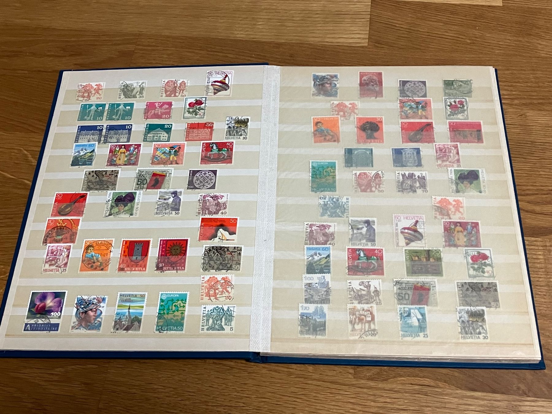 Album: Schweiz Briefmarken Album – Usato da Riehen venduto da vernizi