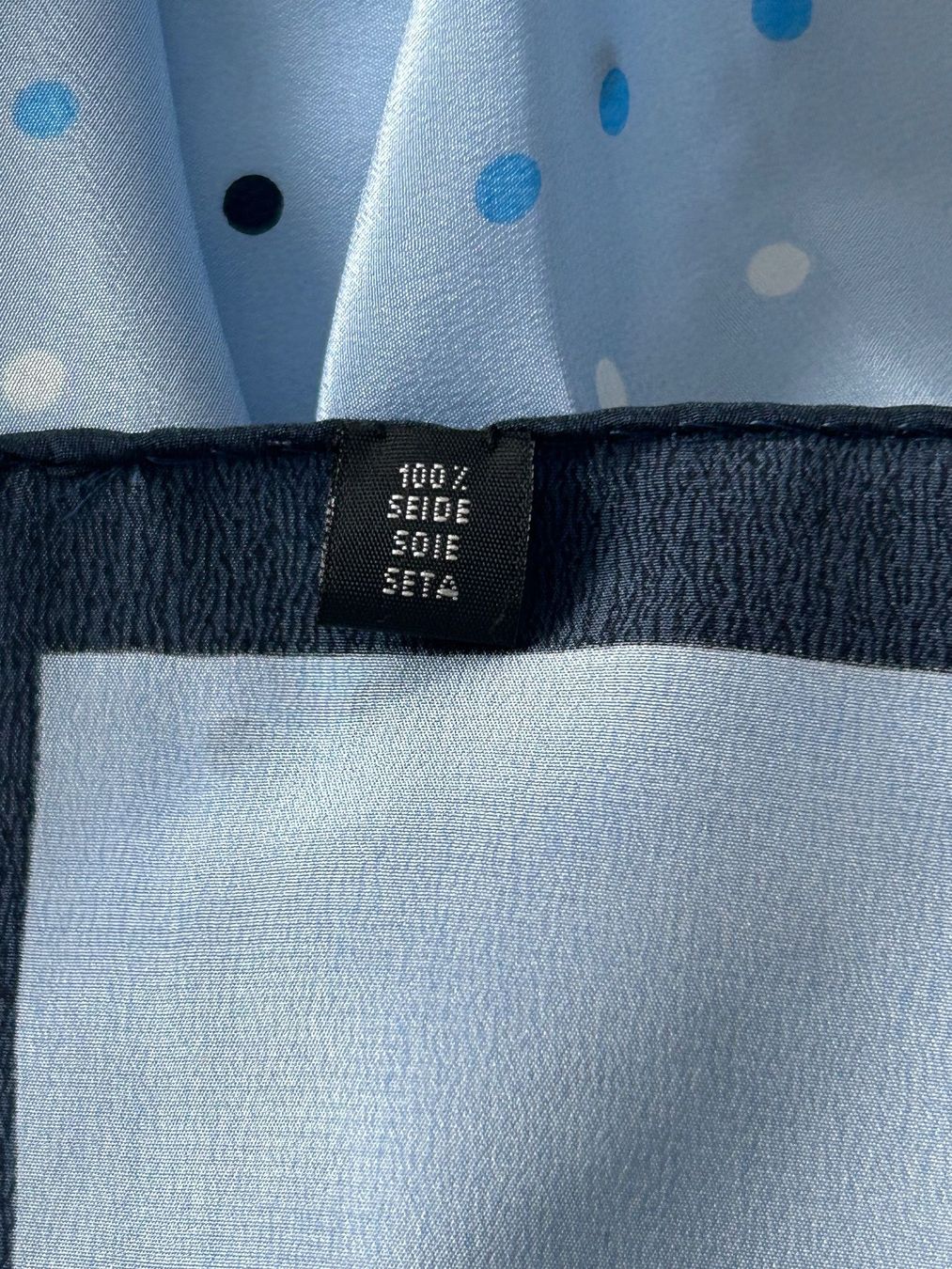 Foulard & Sciarpe: Edles Seidentuch, hellblau gepunktet, Neu! – Nuovo e nell'imballaggio originale da Horn venduto da Resvi 2