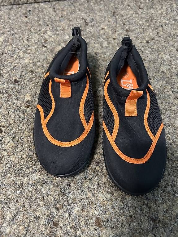 Scarpe per ragazzi: Wasserschuhe Badeschuhe Gr. 33 – Usato da Esslingen venduto da Tksales