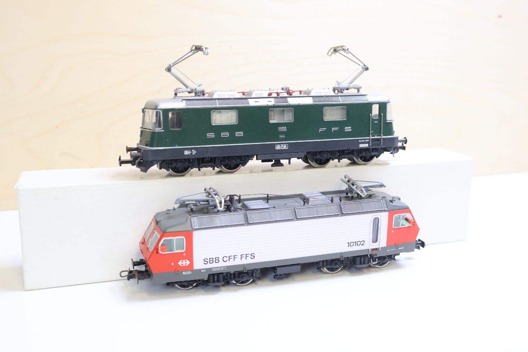Roco Modelleisenbahnen: ROCO/Fleischmann 2 x SBB Re 4/4 E-Lok - AC H0 Doppelpack – Gebraucht aus Winterthur von Monstera 1