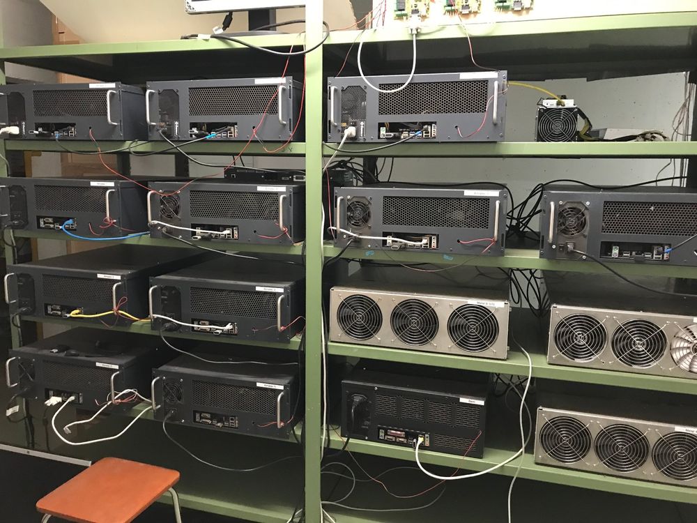 Coin Miner: Hardware gpus, etc von Mining-Projekt – Usato da Wädenswil venduto da OctagonX
