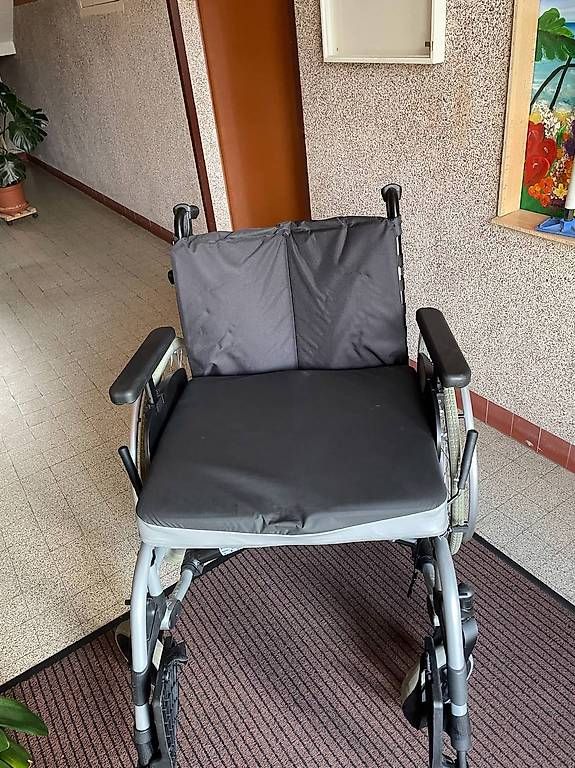 Sedie a rotelle: A vendre Fauteuil Roulant XXL – Usato da La Tour-de-Peilz venduto da Cora57 1