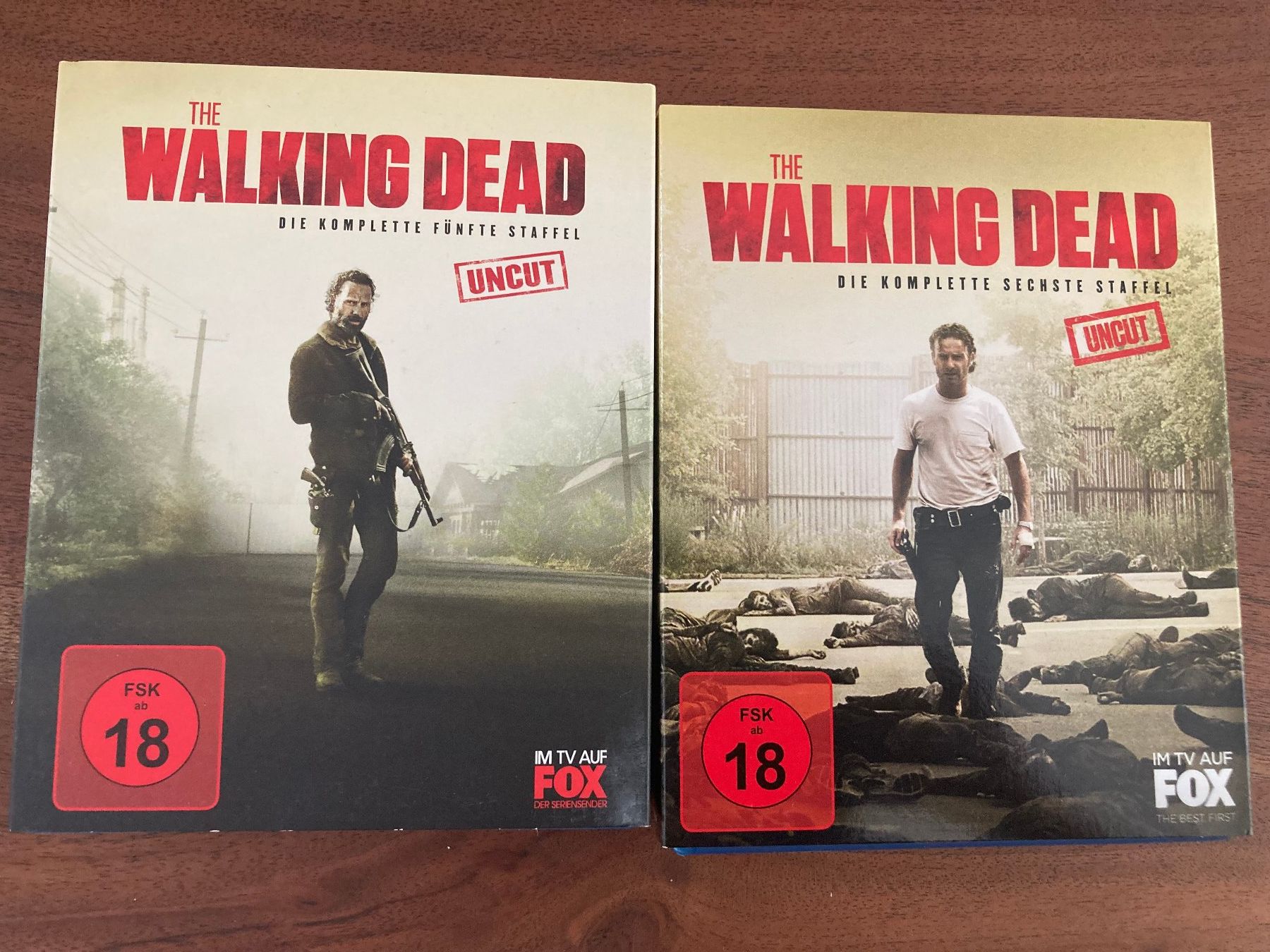 Tutti i DVDs: The Walking Dead: Staffeln 1-9 – Nuovo (secondo la descrizione) da Mauensee venduto da Etrigan 3