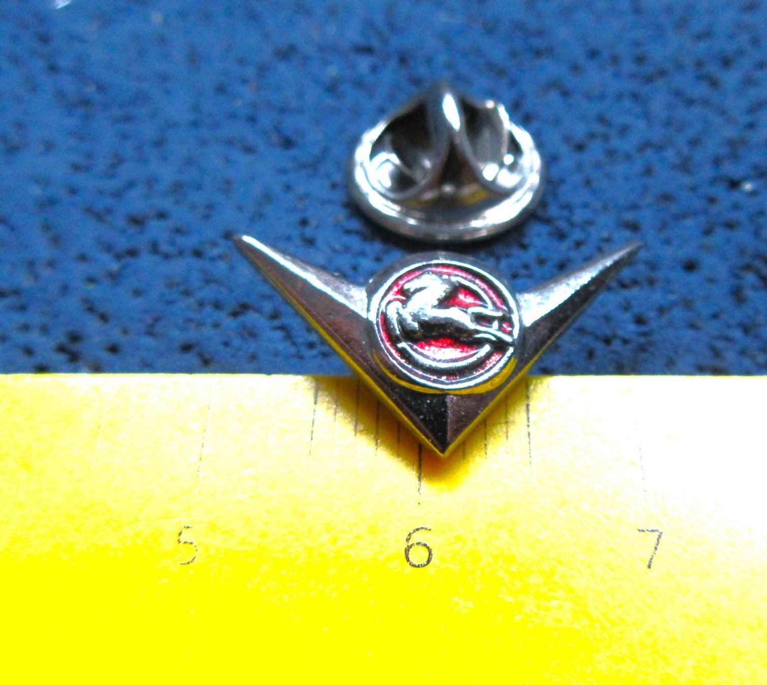Chevrolet Placchette & Badge: CHEVY IMPALA AUTO PIN KLEIN FEIN GEPRÄGT ODER? – Usato da Ettingen venduto da Hausi4711 1