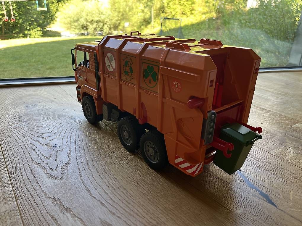Giocattoli: Bruder Müllwagen orange – Usato da Gretzenbach venduto da cap_5vd6 2