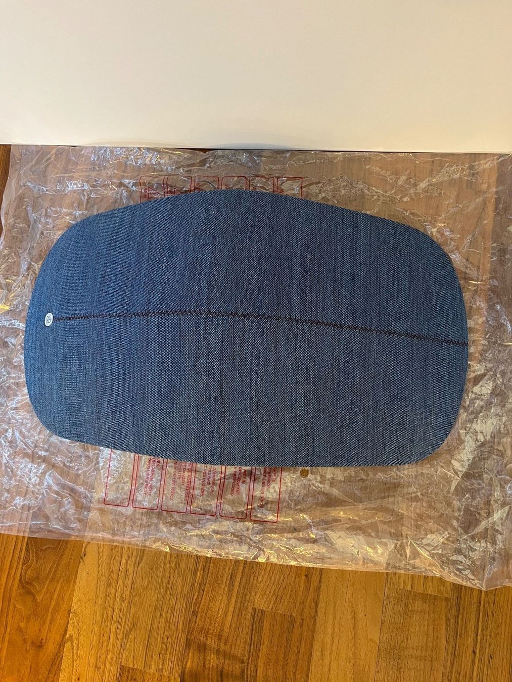 Tessuti: Tissu Beoplay A6 Kvadrat Dusty Blue – Nuovo (secondo la descrizione) da Sion venduto da Bang-OlufsenSion