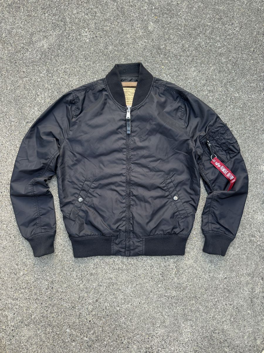 Alpha Industries Jacken: Alpha Industries MA-1 Bomber Jacket Black M – Gebraucht aus Effretikon von syrrrrre