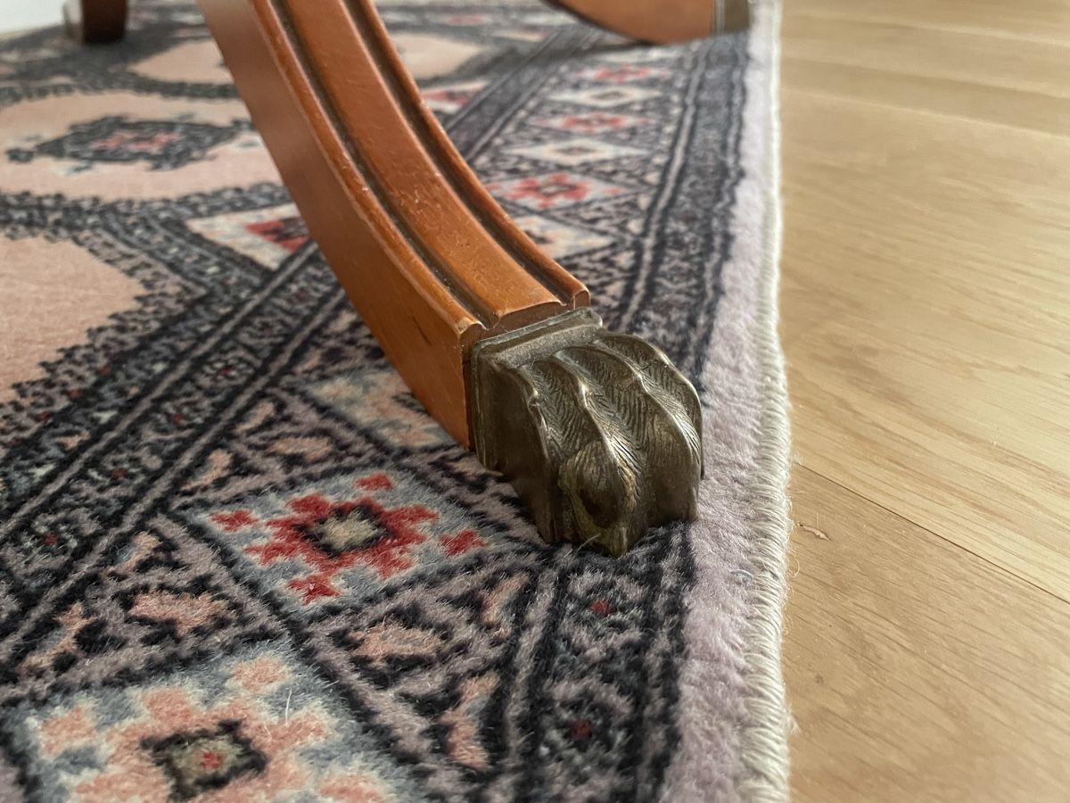 Tavoli: Antiker Tisch mit Tatzen aus Messing  – Usato da Frauenfeld venduto da dan_x8yd 3