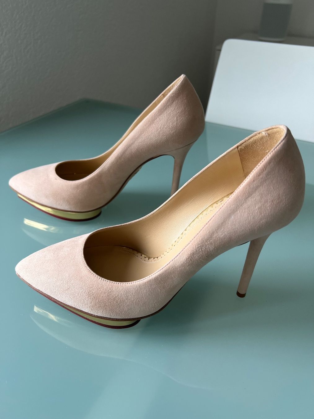 Charlotte Olympia Scarpe da donna: Charlotte Olympia Pumps – Nuovo (secondo la descrizione) da Winterthur venduto da Trevi21
