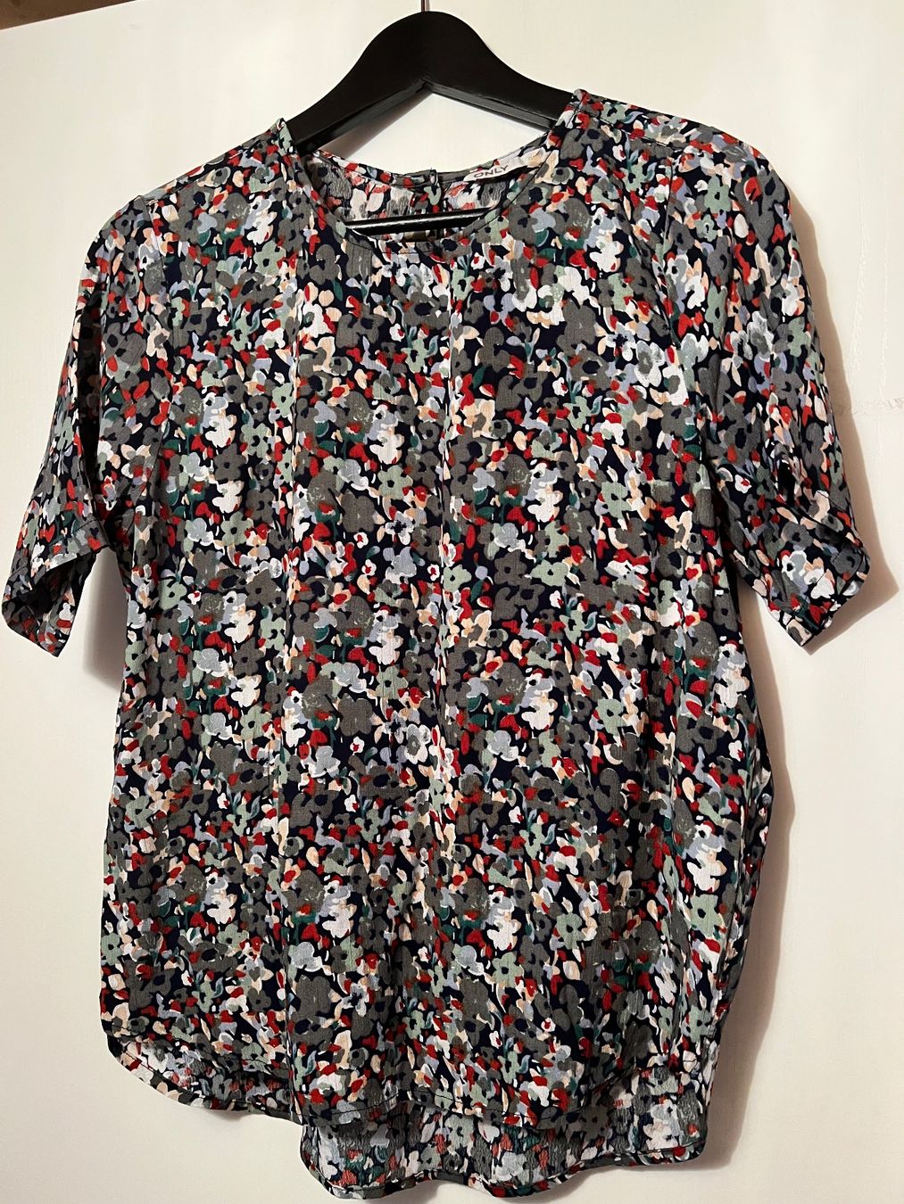 Only Blusen: Tolle ONLY Bluse mit Blumenmuster, Grösse 36 – Gebraucht aus Ruggell von Malbuntiger01 1
