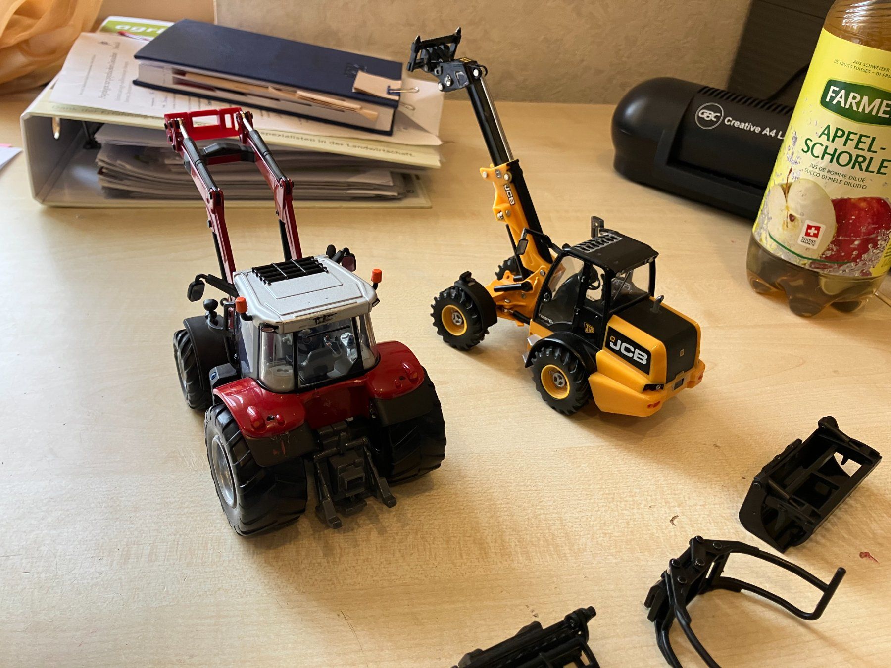 Britains Giocattoli: Britains Farmer Modelle – Usato da Wängi venduto da psalm123