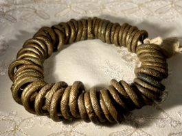 Tres ancien porte monnaie bronze Youruba