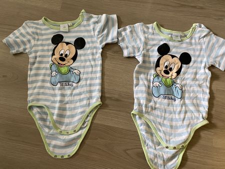 Lot de 2 bodies Disney. Taille 98