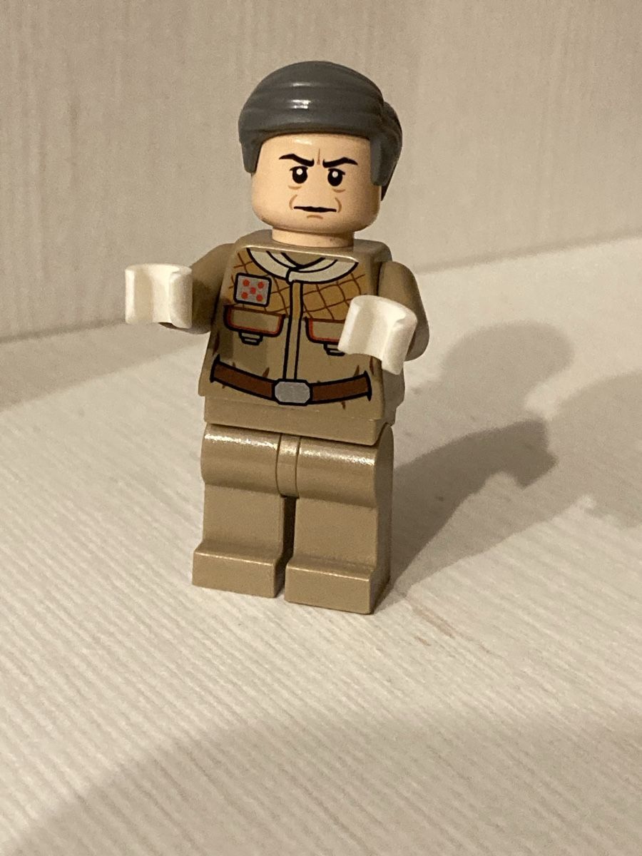 Lego Spielzeuge: LEGO Star Wars General Rieekan Minifigur – Gebraucht aus Schafisheim von mic_79dx