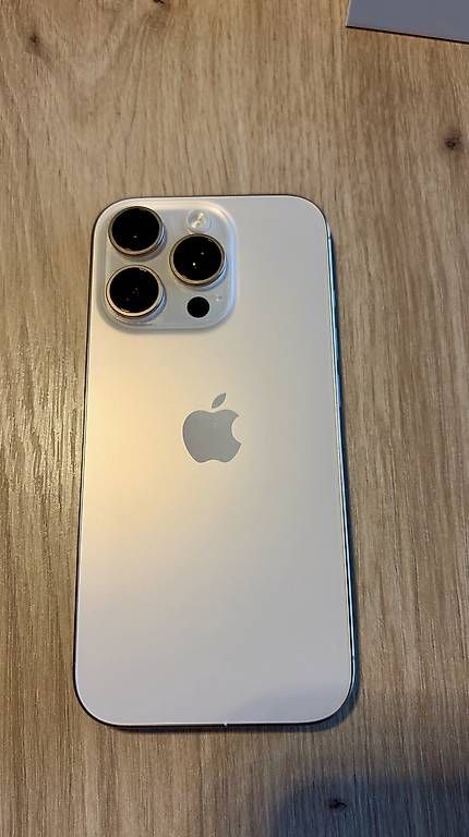 Portables: iPhone 16 pro 256gb – D'occasion à Saillon par Amandinemr 3