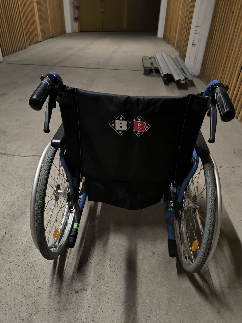 Sedie a rotelle: Rollstuhl PyroStart+ Sitzbreite 49 cm – Usato da Allschwil venduto da BezoBezo 2