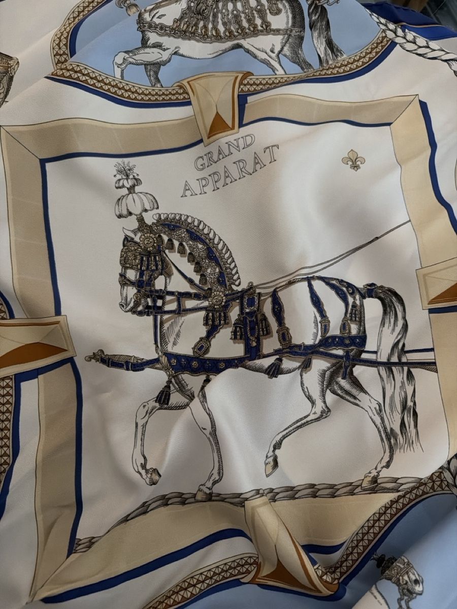 Hermès Foulards & écharpes: Hermès Paris Grand Apparat silk scarf – Neuf (Voir description) à Genève par val_rp9x 5