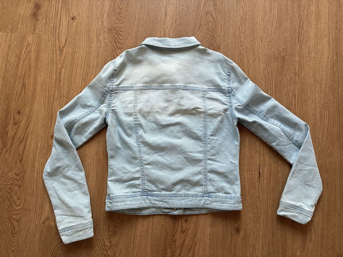 Only Vestes: Jeansjacke Grösse 36 – D'occasion à Witterswil par Livee 1