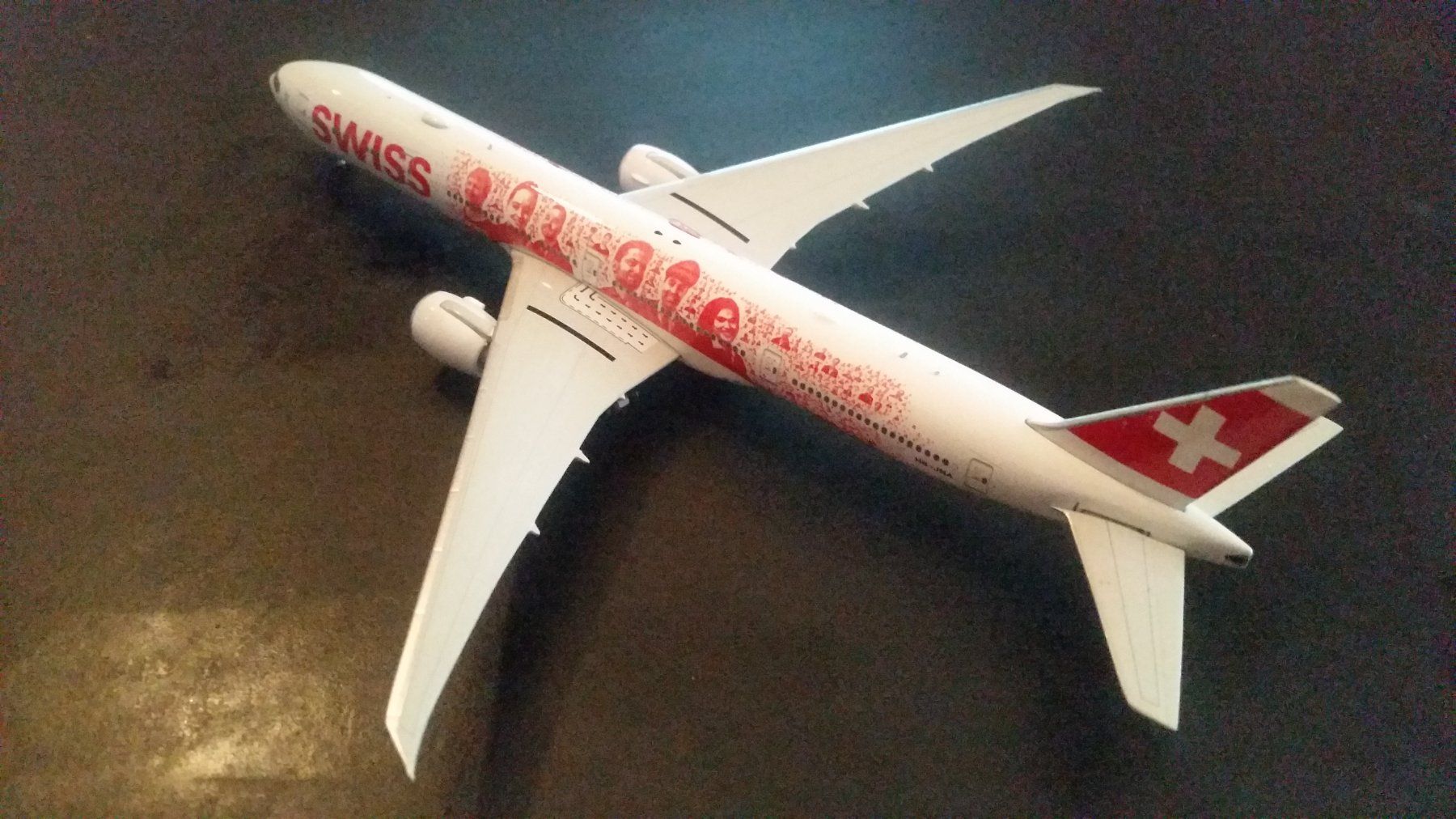 Swiss Kit di modellismo & Modellini statici: B777-300ER SWISS – Nuovo e nell'imballaggio originale da Morges venduto da iljamuromez