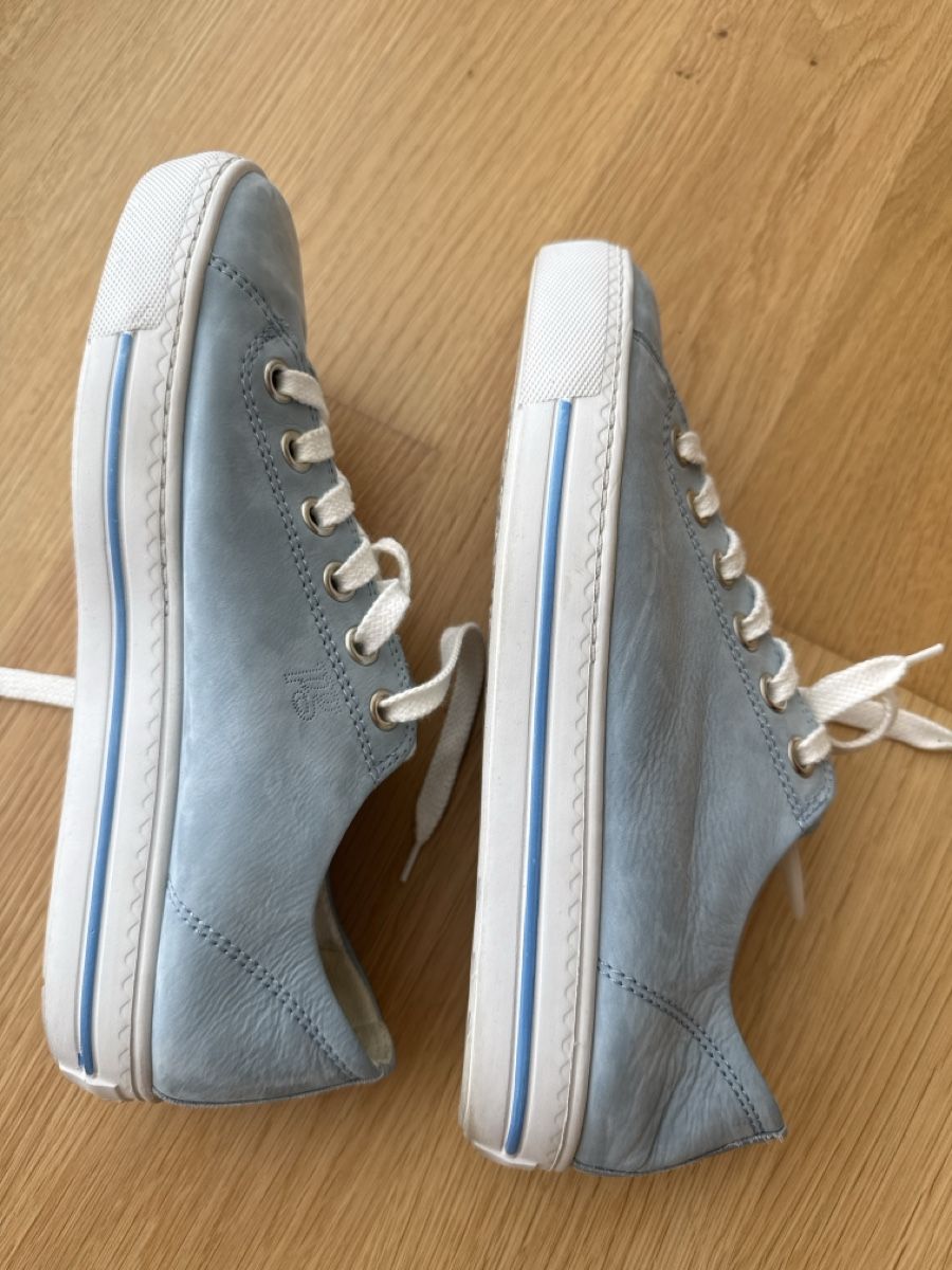 Scarpe da donna: Paul Green Sneakers Leder hellblau – Usato da Wädenswil venduto da Salome0712 3