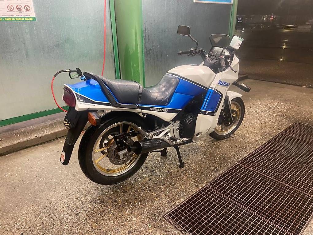 Strada: Suzuki550gsx – Usato da Wetzikon ZH venduto da MedinaL 2