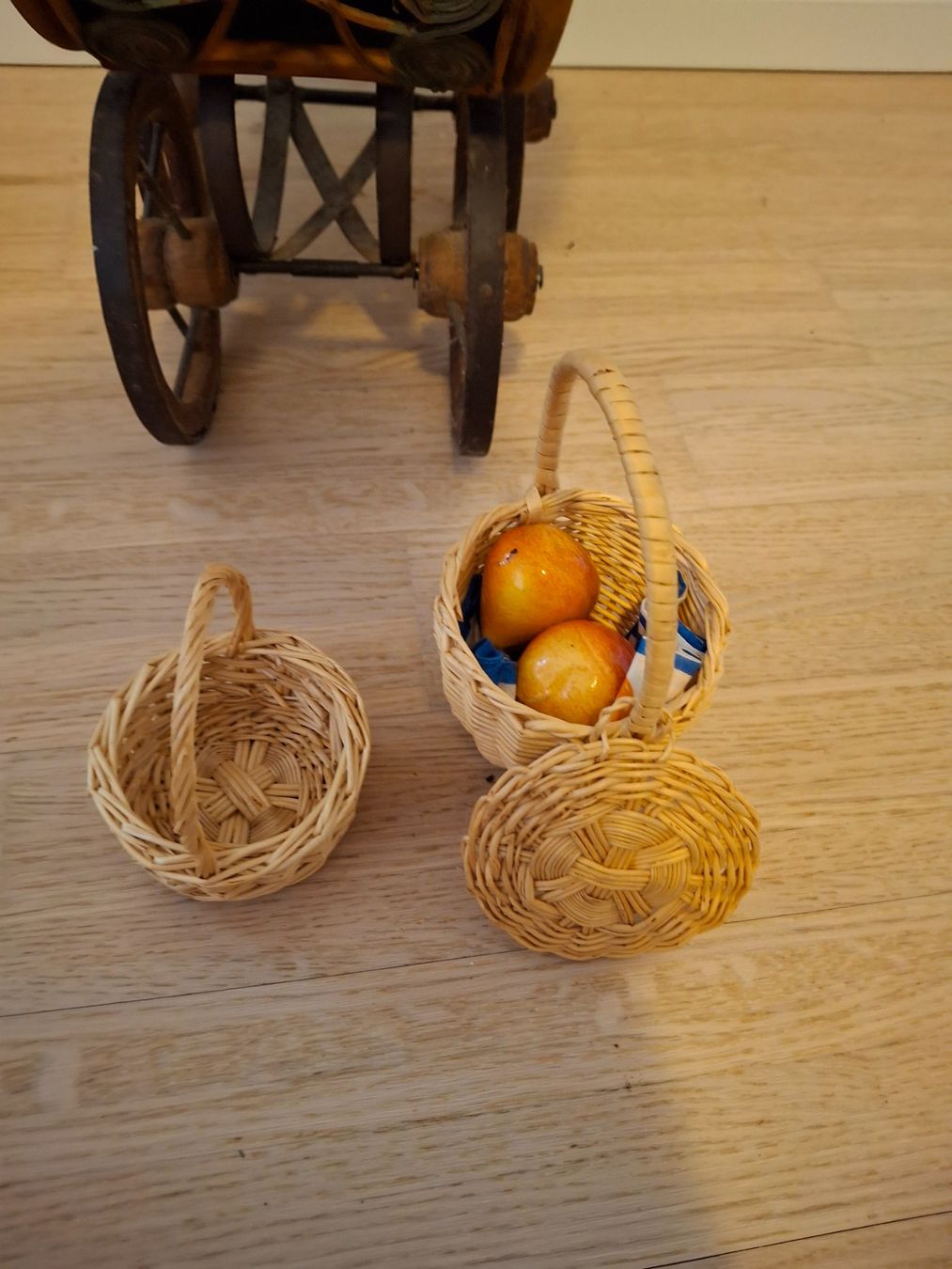 Carrozzine per bambole: Alter Puppenwagen & -kutsche – Usato da Dietikon venduto da Hwengi 4