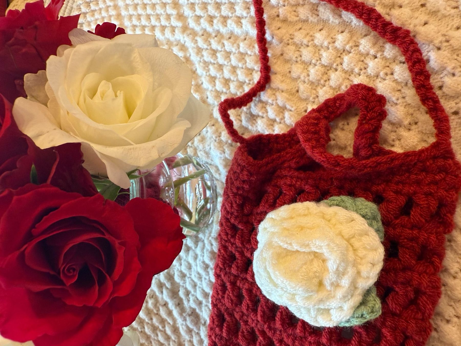 Borse da donna: Crochet Phone Bag with Rose Pattern – Nuovo e nell'imballaggio originale da Russikon venduto da Moc_r7pn 1
