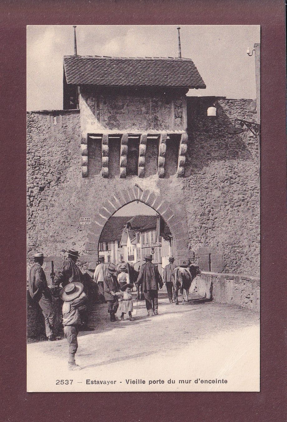 Cartoline postali: ESTAVAYER - Porte du mur d'enceinte - Animation – Usato da Pully venduto da nicecards