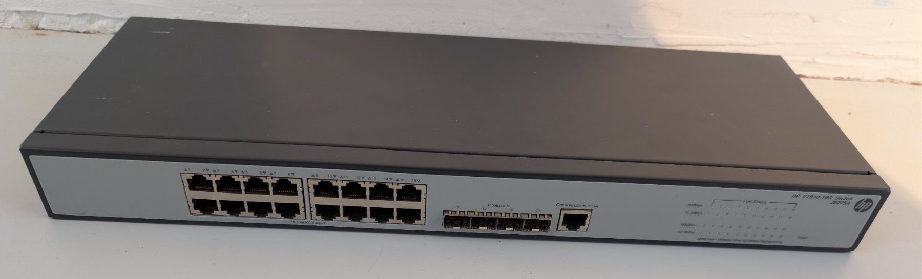 Hewlett Packard Hub & Switch: HPE V1910-16G Switch – Usato da Dietlikon venduto da ComdatAG 1