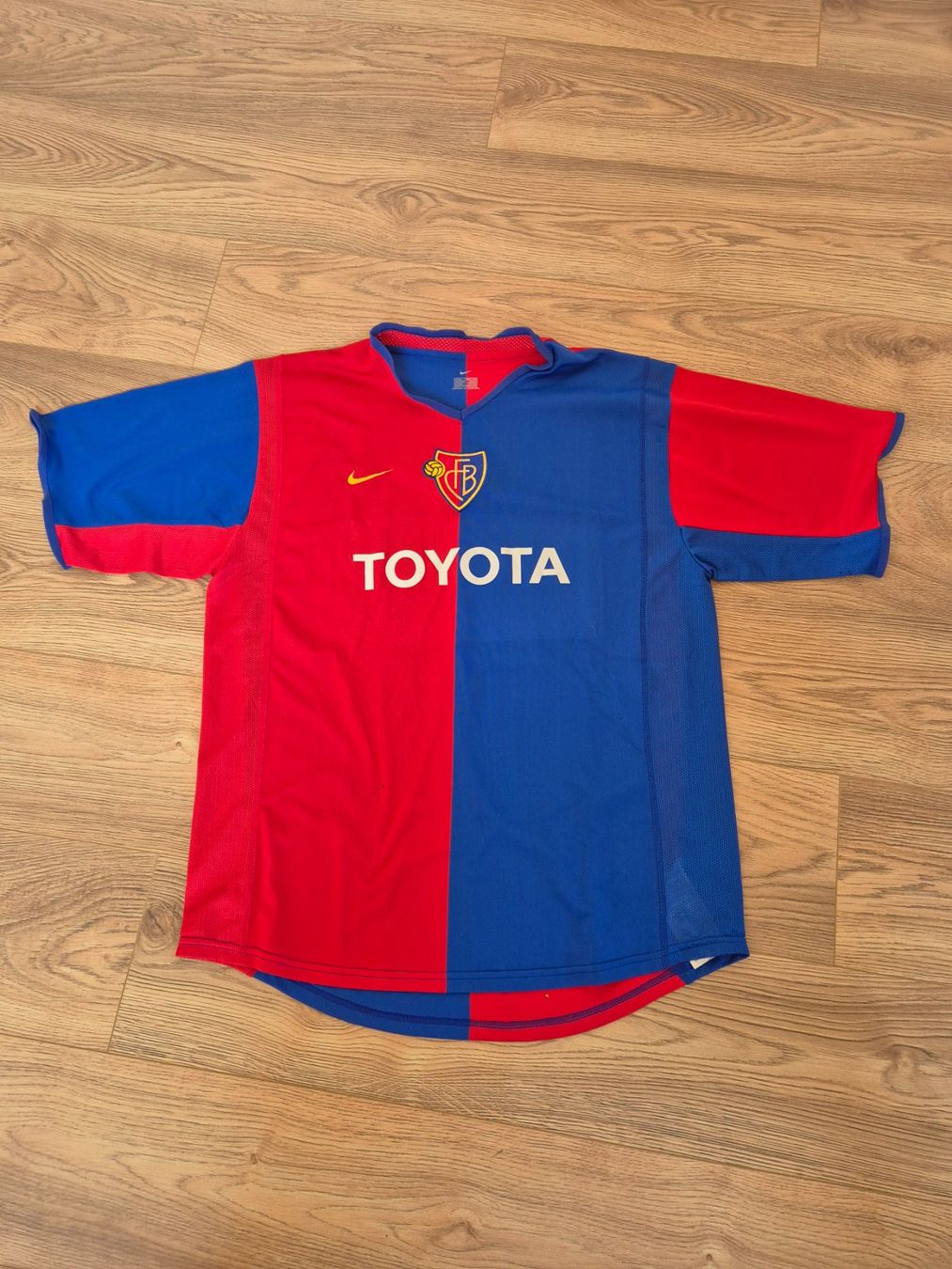 FC Basel Leibchen & Hosen: FC Basel Meistertrikot 2003/2004 – Neu (gemäss Beschreibung) aus Titterten von ste_97cb