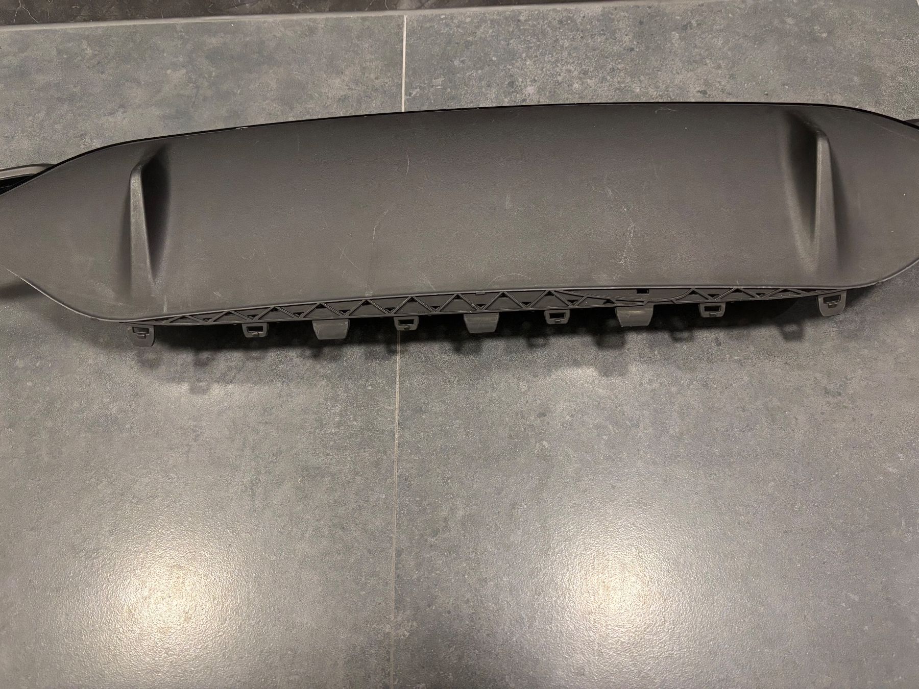 Duftöldiffusoren: Original Mercedes Benz E43 AMG Limousine Heckdiffusor Black – Gebraucht aus Lengnau BE von 4ConsultingSolutions 2