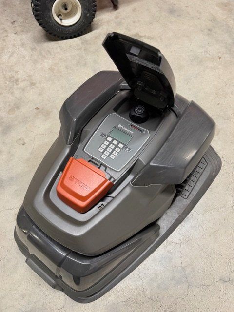 Husqvarna Tagliaerba: Husqvarna AutoMower 305 Rasenroboter – Usato da Lenzburg venduto da billistar 1