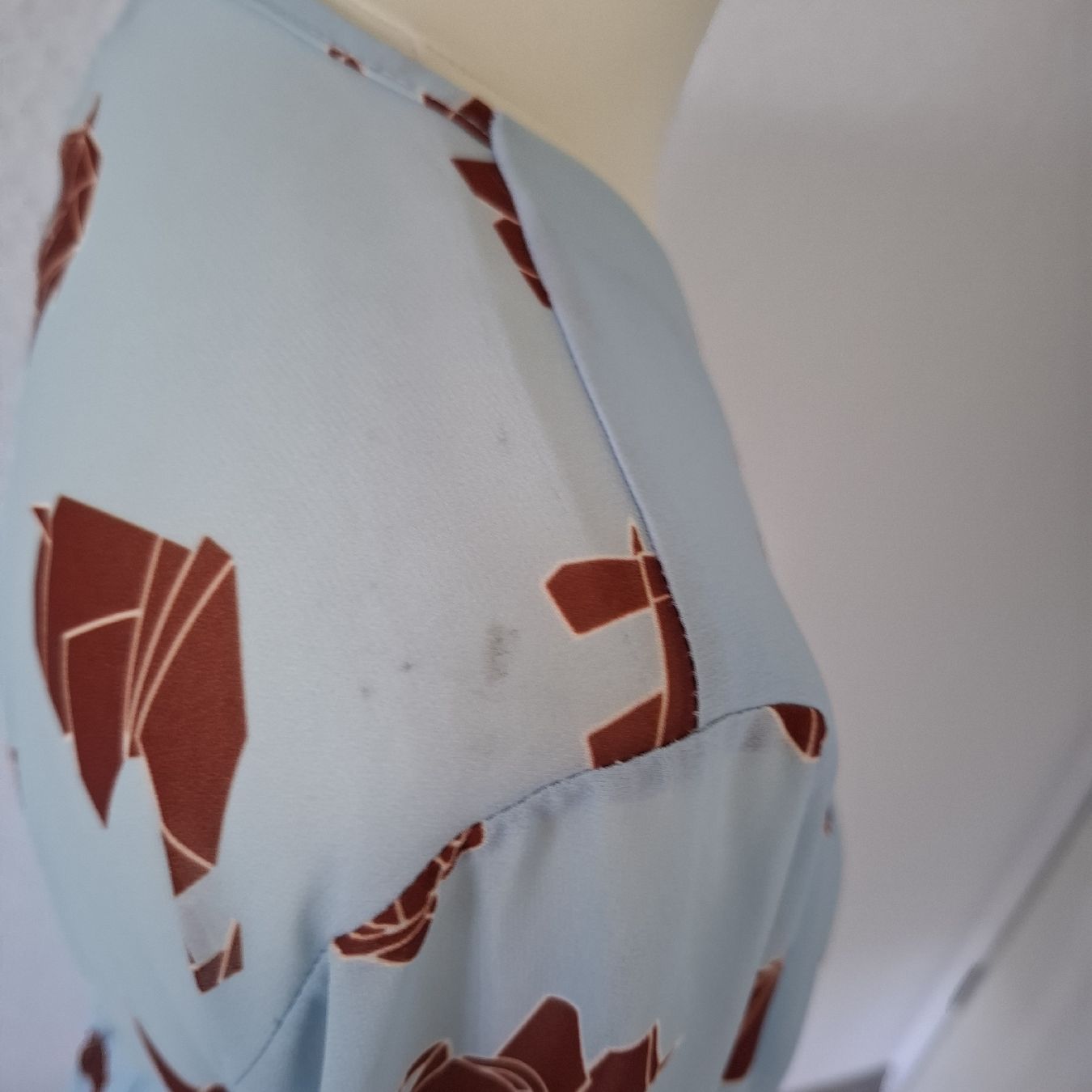 Robes: Kleid hellblau-braun Elefantenmuster, Grösse 36 – Neuf (Voir description) à Emmen par Tigerlady 5