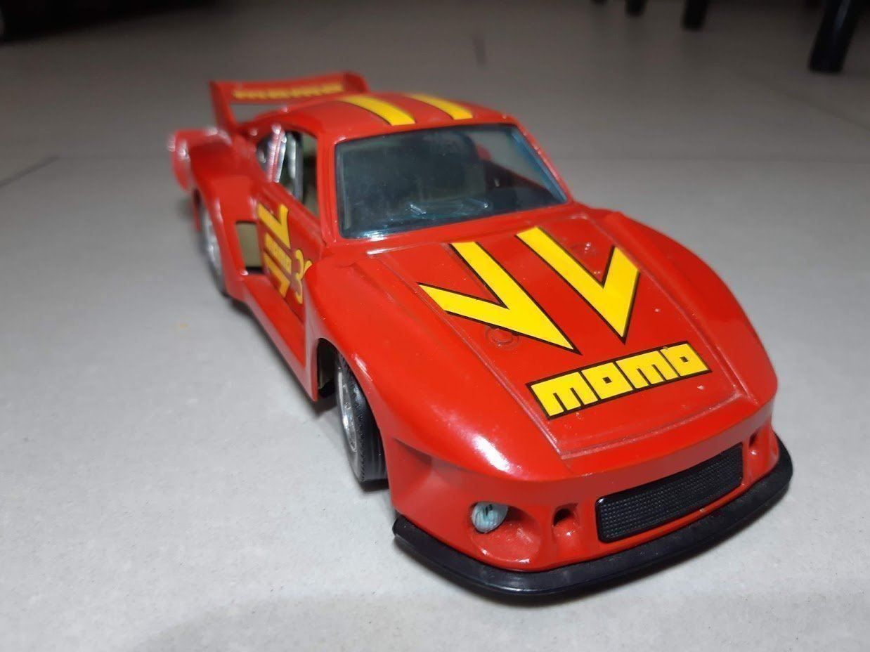 Porsche Voitures modèles: 1:24 Porsche 935 TT MOMO Bburago – D'occasion à Cugnasco par AndyAlfa 2
