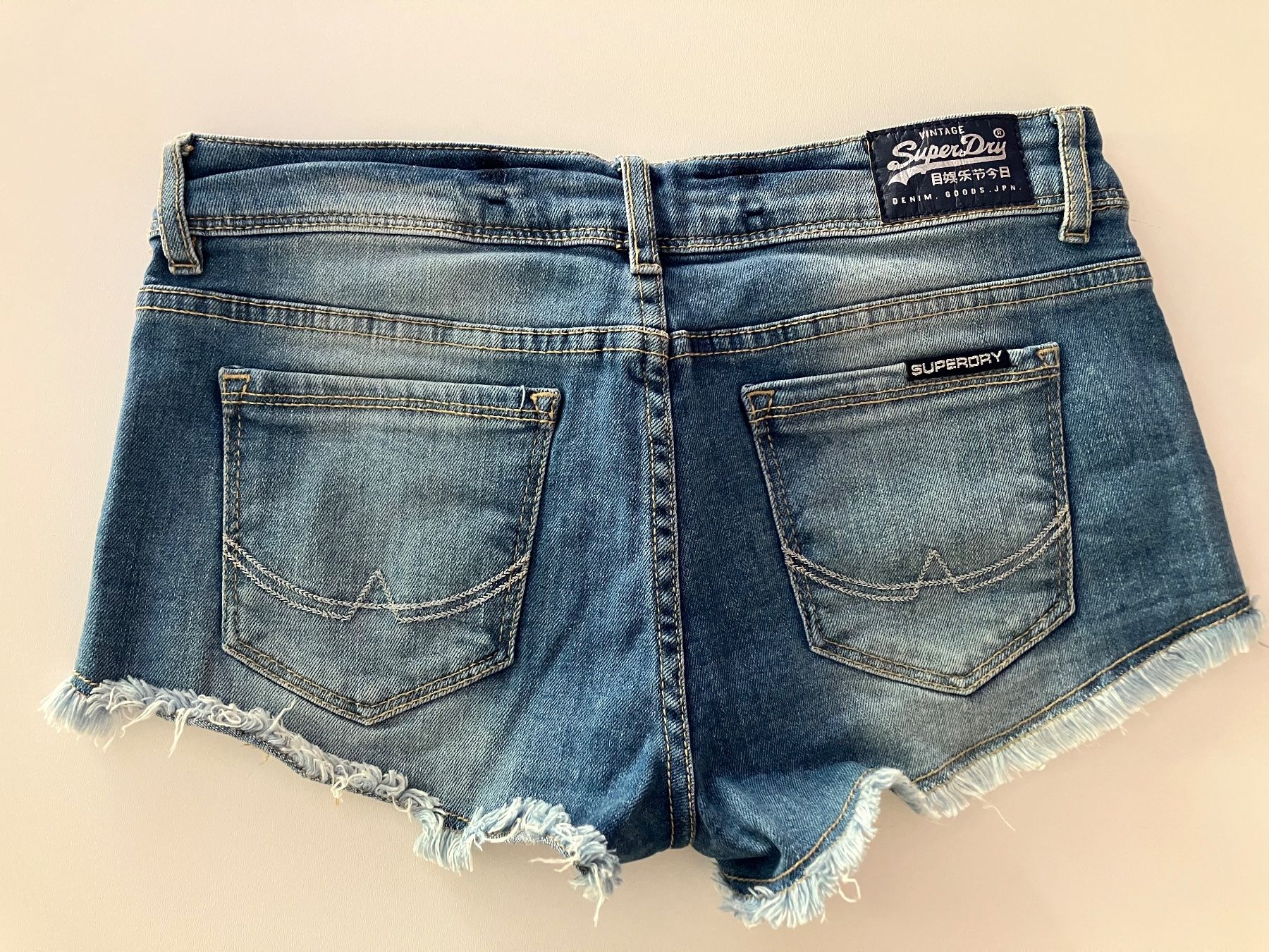 Superdry Jeans: Mini Short en jean Superdry W26 – Nuovo (secondo la descrizione) da Cuarnens venduto da Sandrine0110 1