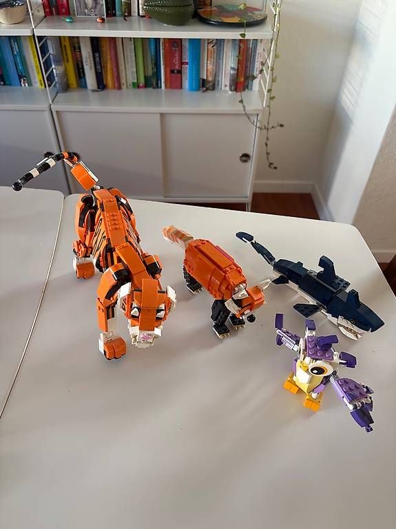 Kit di costruzioni: LEGO Creator Set: Tiger, Roter Panda, Hai & Eule – Usato da Zürich venduto da blabladiggi