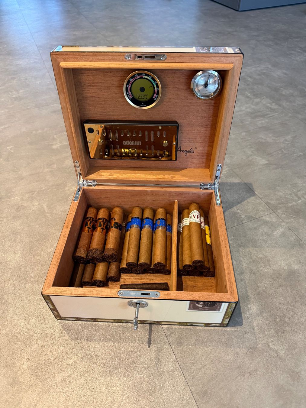 Adorini Humidore: Zigarren Humidor Angelo Adorini – Gebraucht aus Sursee von M_DiGi 1