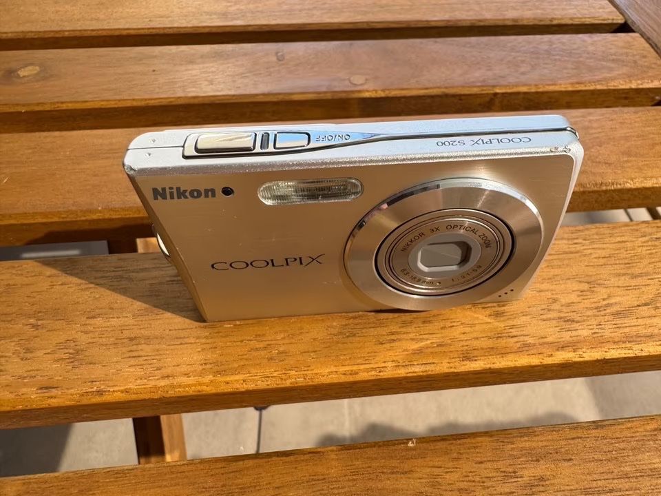 Nikon Kamera: Nikon Coolpix S200 in Silber – Gebraucht aus Hettlingen von NorausWinti 1
