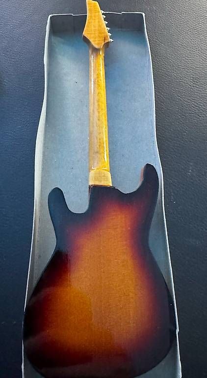 Kit di modellismo & Modellini statici: Model / Mini Gitarre im Stil einer Ibanez SA / Sabre – Usato da Oberglatt ZH venduto da Chrisbee 1