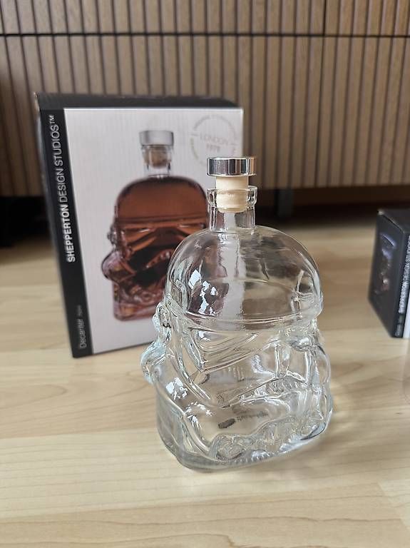 Caraffe: Star Wars Stormtrooper, Karaffe inkl. Gläser – Nuovo (secondo la descrizione) da Küssnacht am Rigi venduto da rob_y5sl 1