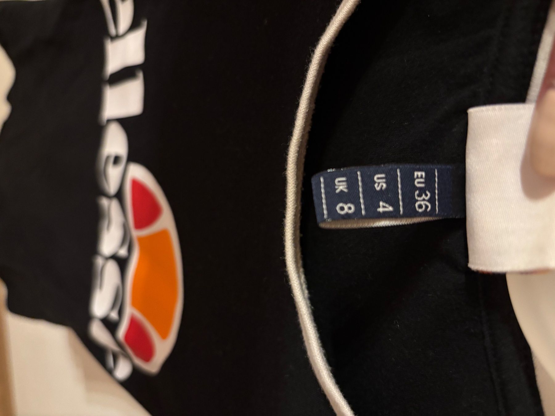 Ellesse Top: Body noir – Usato da Grandvillard venduto da Elsa.Del 3