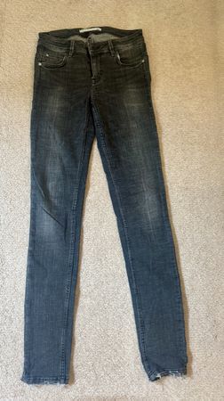 Schwarze Zara Jeans, Gr. 34, sehr guter Zustand