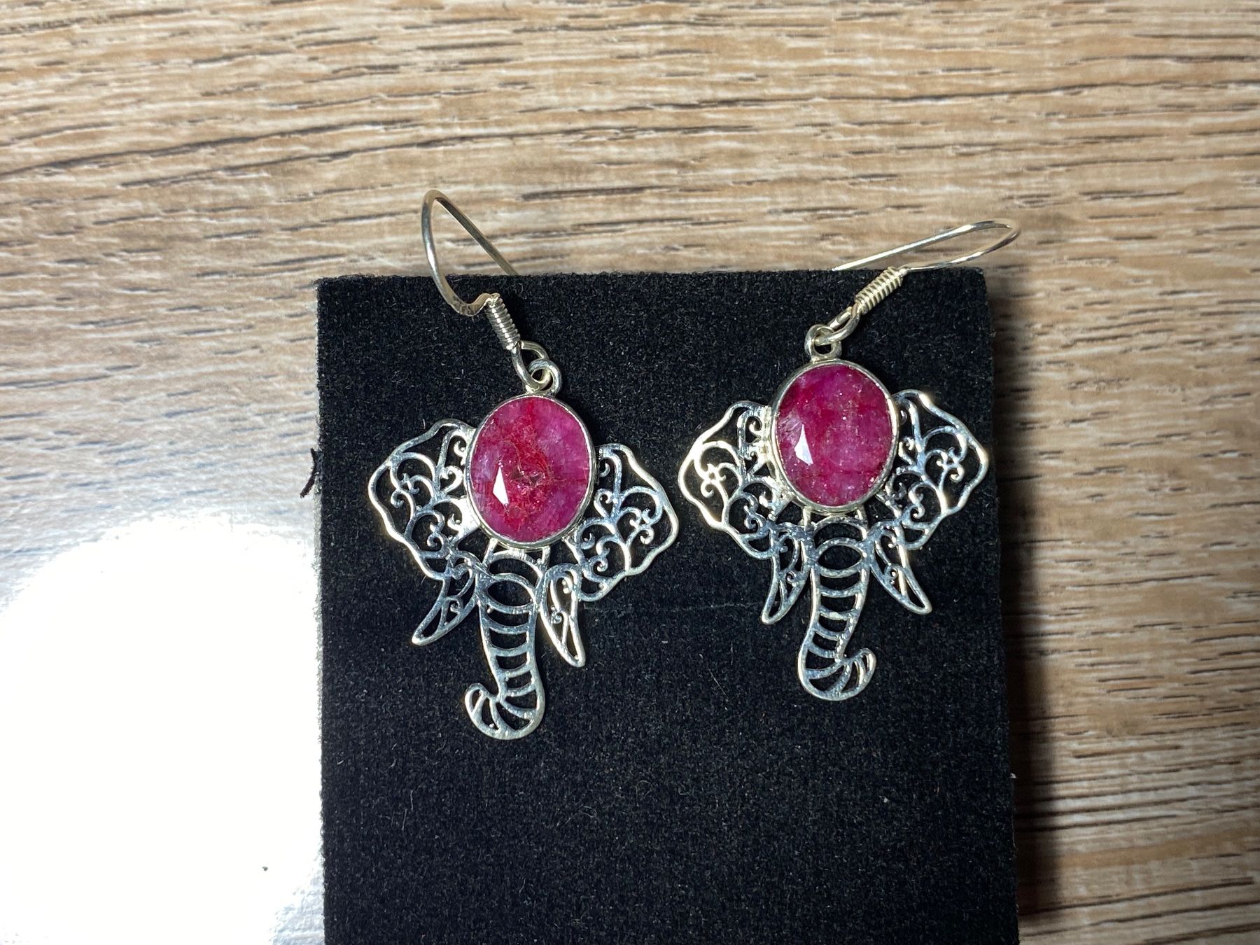 Orecchini pendenti & Orecchini a lobo: Boho Elefant Ohrringe 925 Silber mit natürlichem Rubin – Nuovo e nell'imballaggio originale da Laax venduto da Kiki_Kingdom3